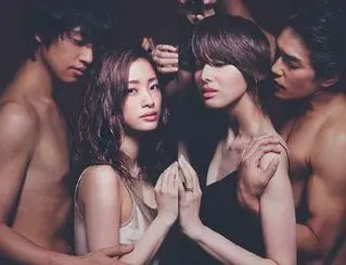 《进球如麻、奋力拼搏的女孩》：汗水与梦想编织的青春绿茵场，致敬每一个不甘平凡的追梦人！